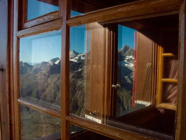 Txema y Puri. Ventana en Zermatt